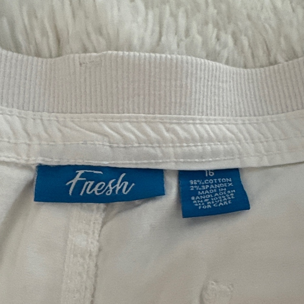 White Women’s Size 16 Shorts NWT Fresh - Picture 9 of 14